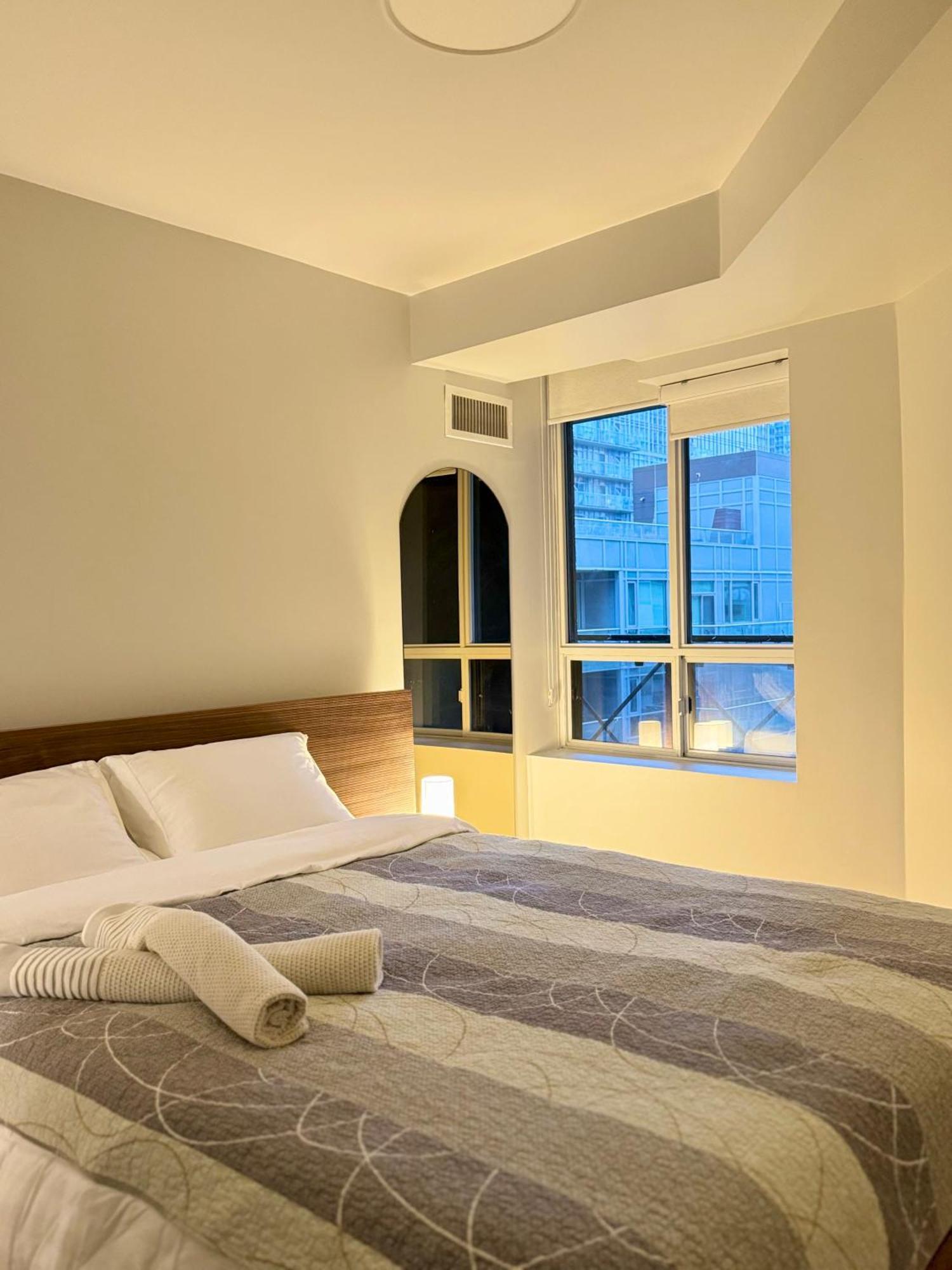 Boutique Suite Of Downtown Toronto Exterior foto